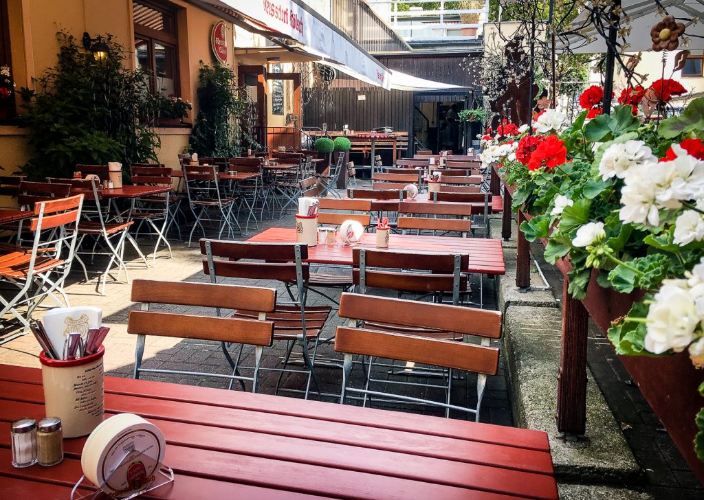 Biergarten im Haus Unkelbach, Luxemburger Str. 260, 50937 Köln, Tel. 0221 / 41 41 84